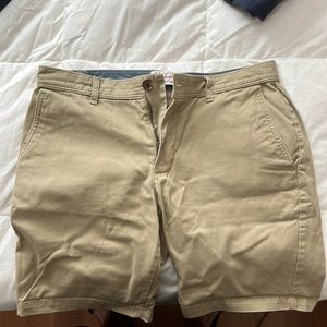 Penguin khaki size 33